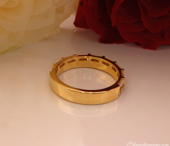 Bildschöner Brillanten Band Ring mit Baguette Diamanten