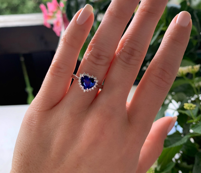 Exzellenter Saphir Herz Ring mit Brillanten