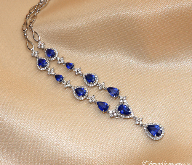 Ausgesuchtes Saphir Collier mit Brillanten