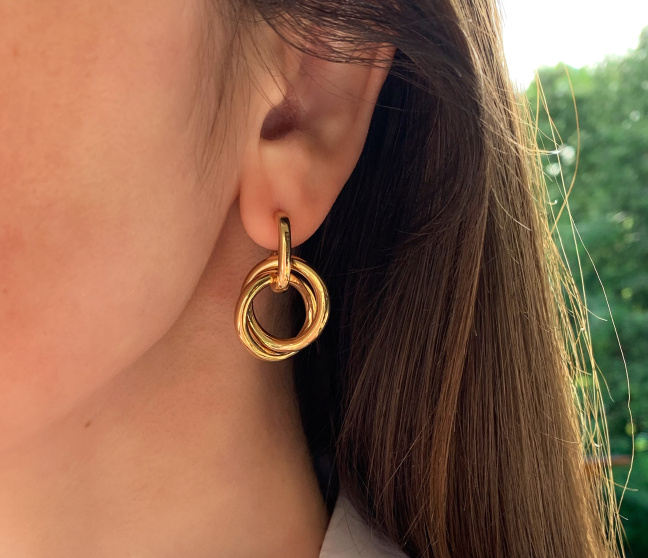 Gold Pur: Verschlungene Ohrringe in Gelbgold 585