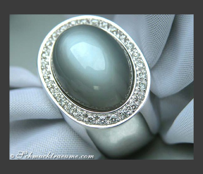 Mondstein Ring mit Brillanten