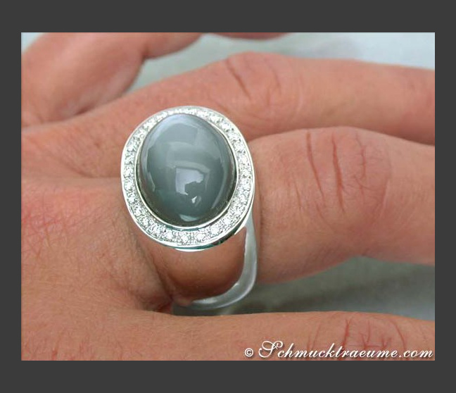 Mondstein Ring mit Brillanten