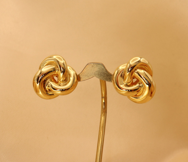 Gold Pur: Fabelhafte Ohrstecker „Goldener Knoten“