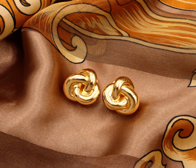 Gold Pur: Fabelhafte Ohrstecker „Goldener Knoten“