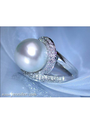 Attractive Southsea Pearl Diamond Ring in White gold