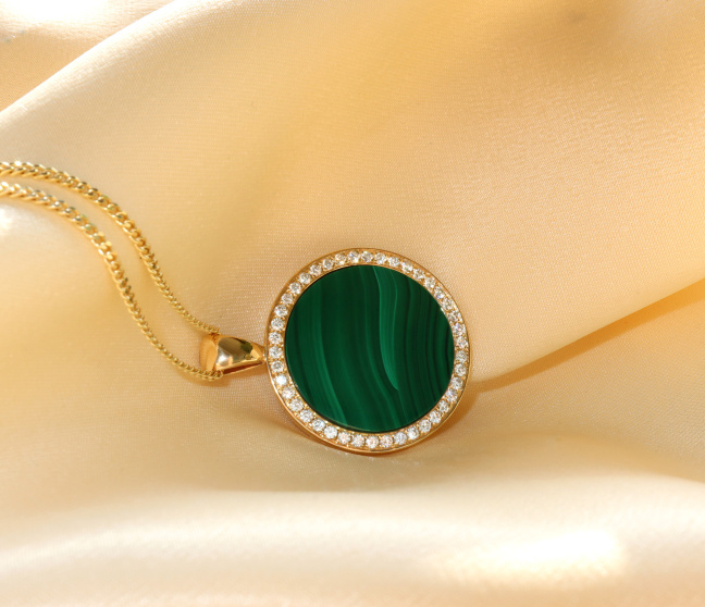 Grandioser Malachit Anhänger / Kette mit Brillanten