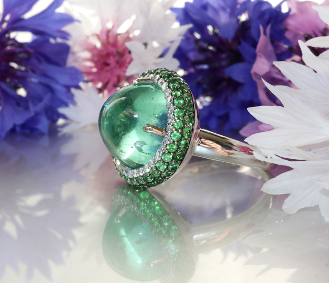 Fabelhafter Minz Turmalin Ring mit Tsavoriten und Brillanten