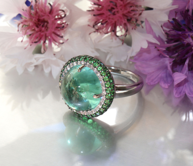 Fabelhafter Minz Turmalin Ring mit Tsavoriten und Brillanten