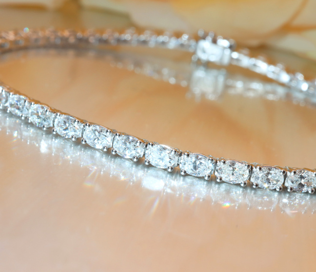 Tennis Armband mit Diamanten im Ovalschliff