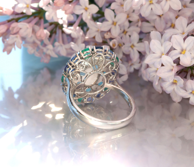Sensationaller Milky Aquamarin Ring mit Saphiren und Smaragden