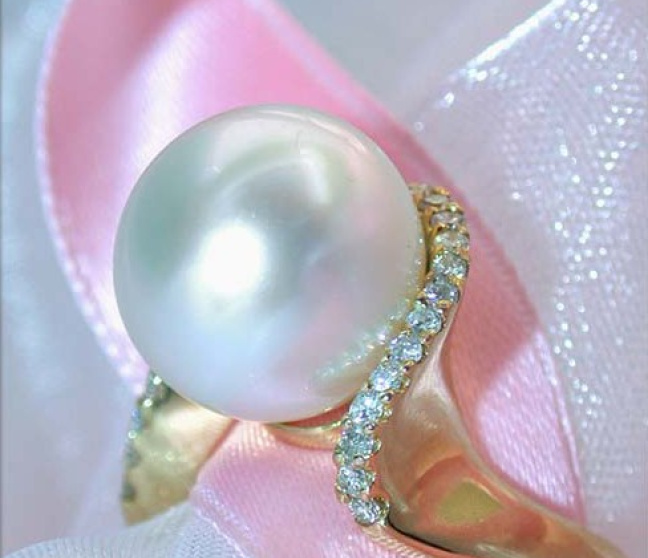 Edler Südseeperle Ring mit Brillanten in Gelbgold