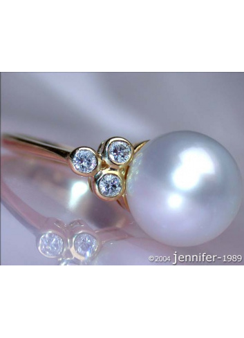Timeless South Sea Pearl Ring with Diamonds in Yellow gold 14k