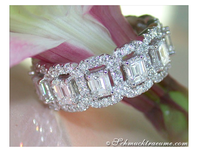 Magnificent Diamond Eternity Ring (Emerald & Brilliant Cut)