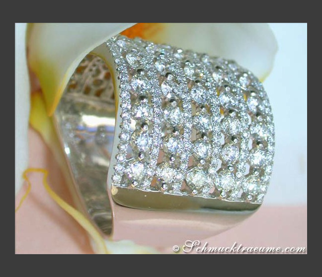 Extra breiter Brillanten Ring in Vollendung