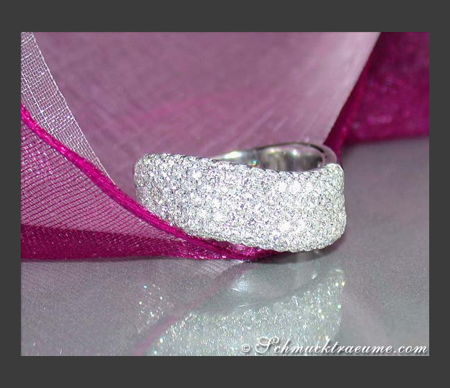 Geschwungener Diamant Ring in Weißgold 750