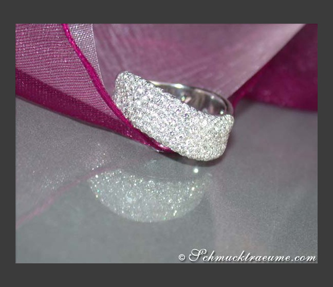 Geschwungener Diamant Ring in Weißgold 750
