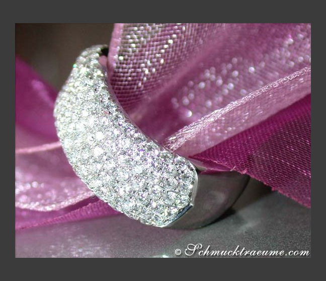 Geschwungener Diamant Ring in Weißgold 750