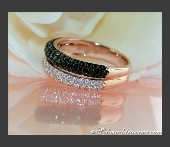 Ring mit schwarzen Diamanten in Roségold