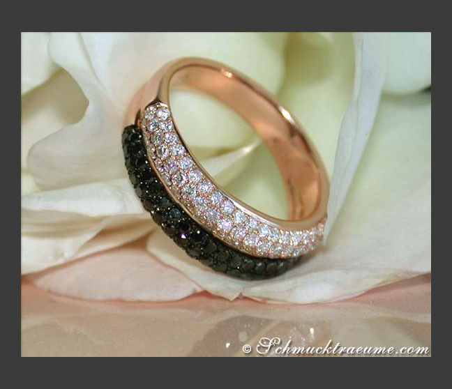 Ring mit schwarzen Diamanten in Roségold