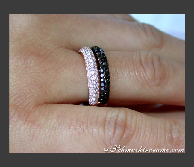 Ring mit schwarzen Diamanten in Roségold