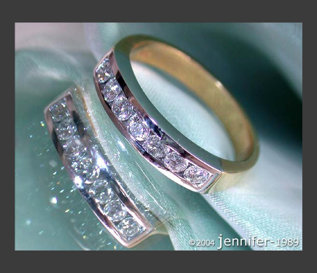 Feinster Diamanten Band Ring in Bicolor Fertigung