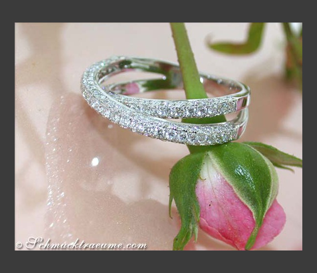 Überkreuzter Brillanten Ring