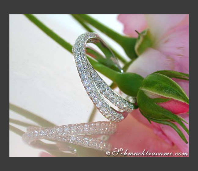 Überkreuzter Brillanten Ring