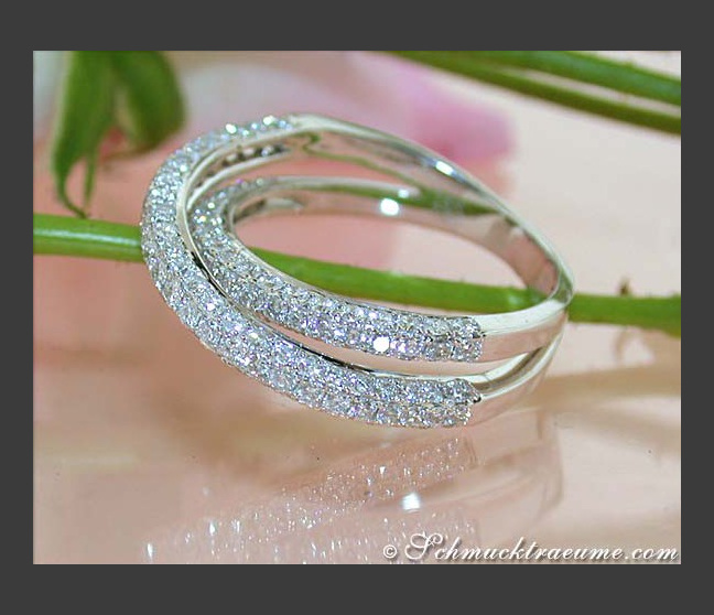 Überkreuzter Brillanten Ring