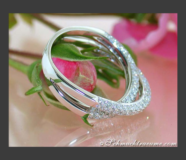 Überkreuzter Brillanten Ring