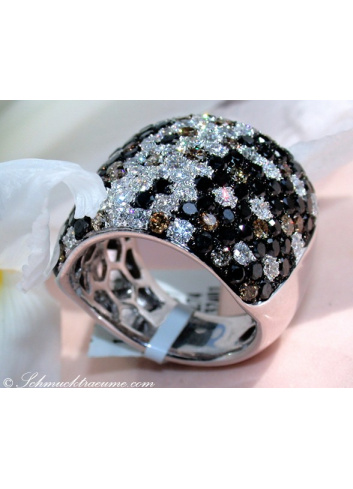 Ring mit schwarzen Diamanten, naturbraunen & weißen Brillanten