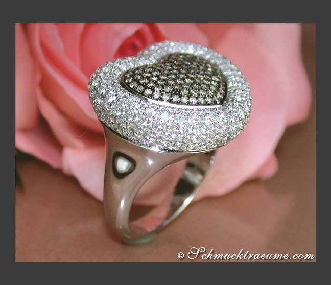 Herz Ring mit weißen & braunen Brillanten