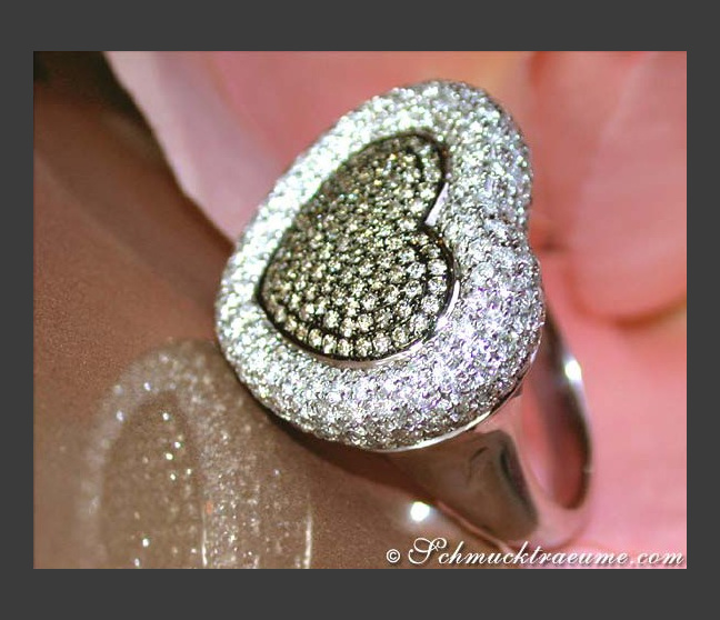 Herz Ring mit weißen & braunen Brillanten