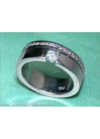 Attractive Diamond Solitaire Ring