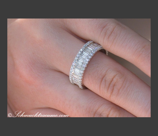 Diamant Ring am Finger