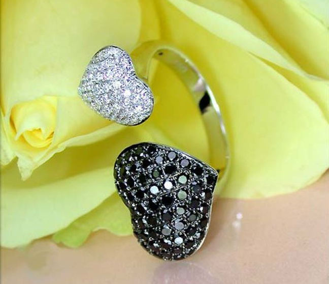 Herz Ring mit schwarzen Diamanten