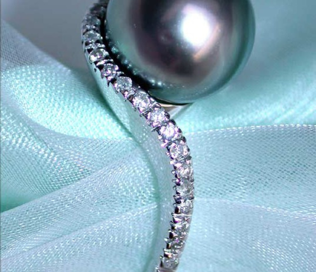 Edler Tahitiperle Ring mit Brillanten in Weißgold