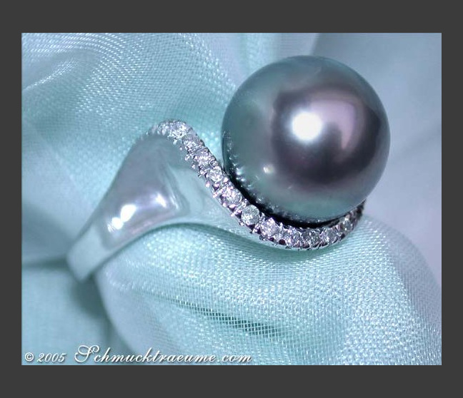 Edler Tahitiperle Ring mit Brillanten in Weißgold