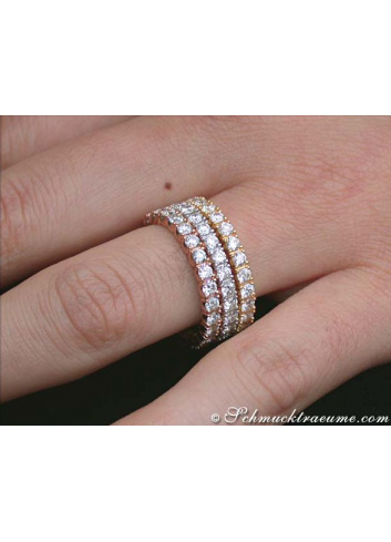 Diamant Ring am Finger