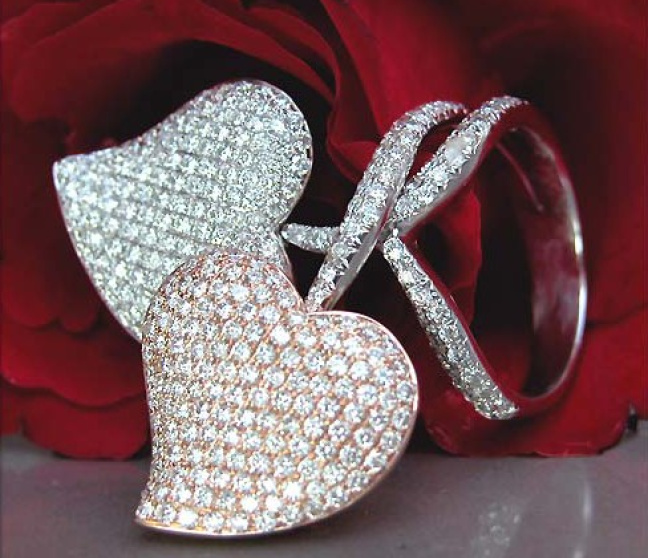 Hochwertiger Damen Schmuck online auf Schmucktraeume.com 