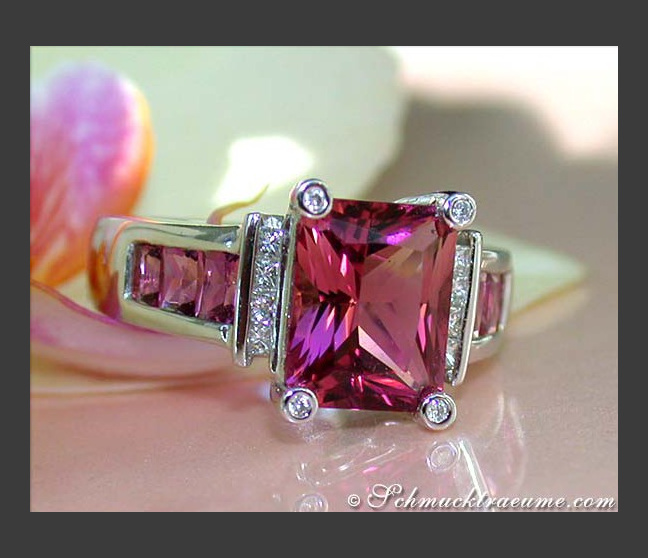 Pink Turmalin Ring mit Diamanten