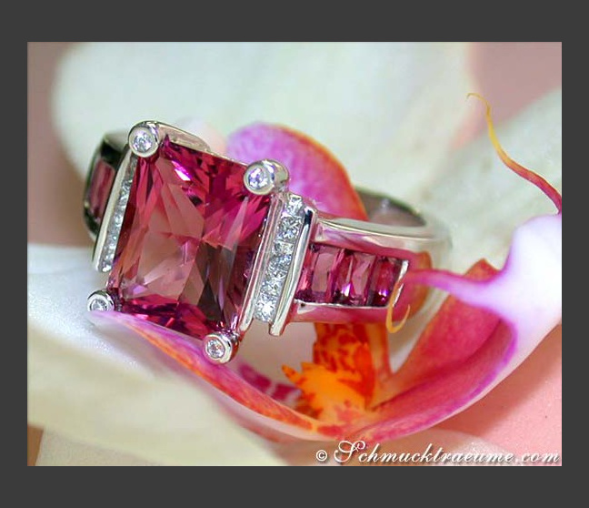 Pink Turmalin Ring mit Diamanten