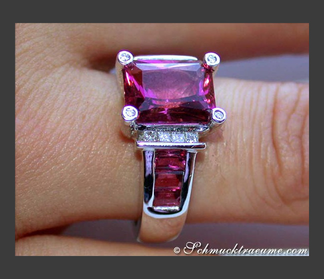 Pink Turmalin Ring mit Diamanten