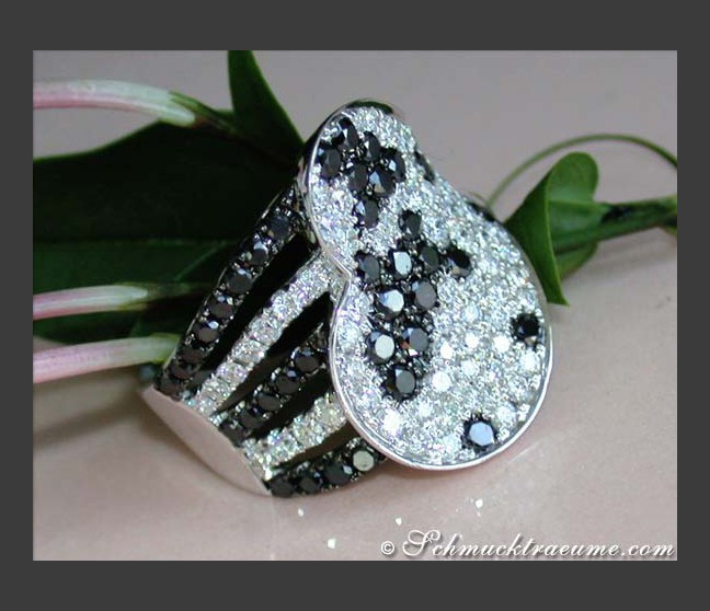 Ausgefallener schwarz weiß Diamanten Ring