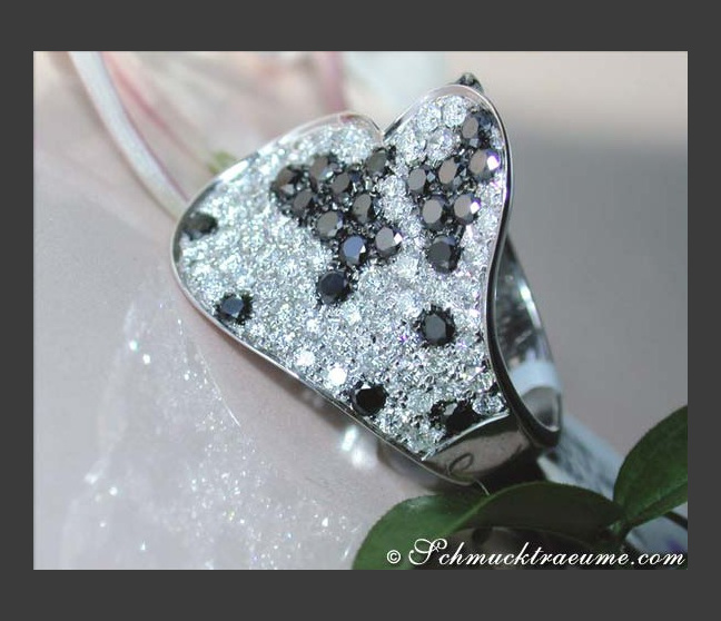 Ausgefallener schwarz weiß Diamanten Ring