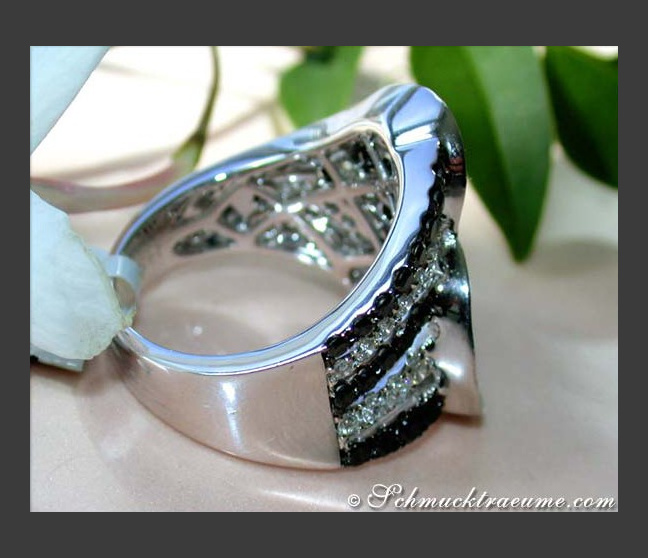 Ausgefallener schwarz weiß Diamanten Ring