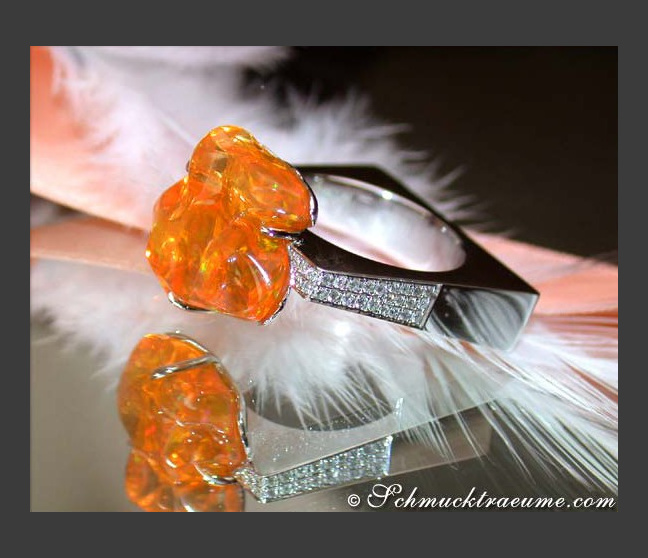 Feueropal Ring mit Brillanten