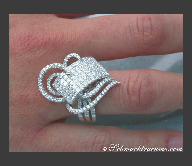 Diamant Ring am Finger