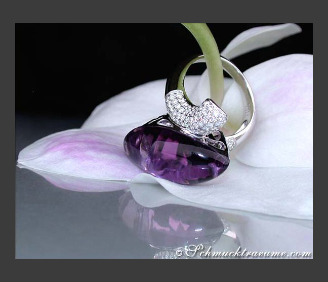 Stattlicher Amethyst Ring mit Brillanten in Weißgold