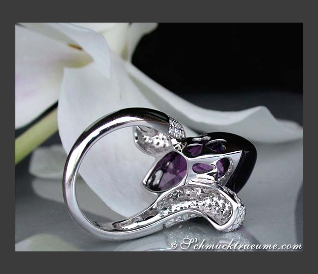 Stattlicher Amethyst Ring mit Brillanten in Weißgold