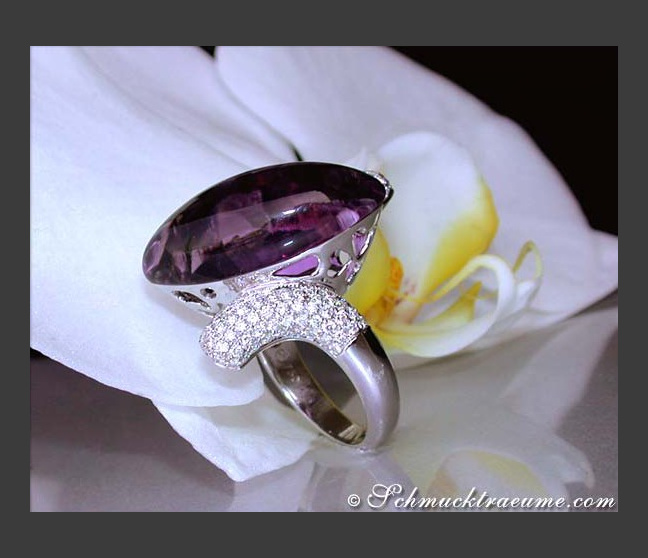 Stattlicher Amethyst Ring mit Brillanten in Weißgold